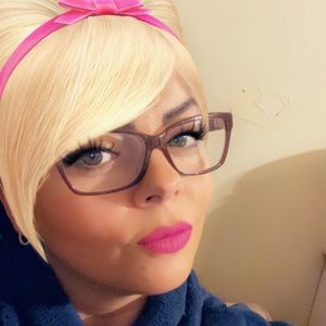 Meet your Posher, Claudia